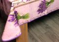 Nappe provençale Lavandou, bouquets de lavande, écru ou parme, rectangulaire , 100% polyester anti-taches
