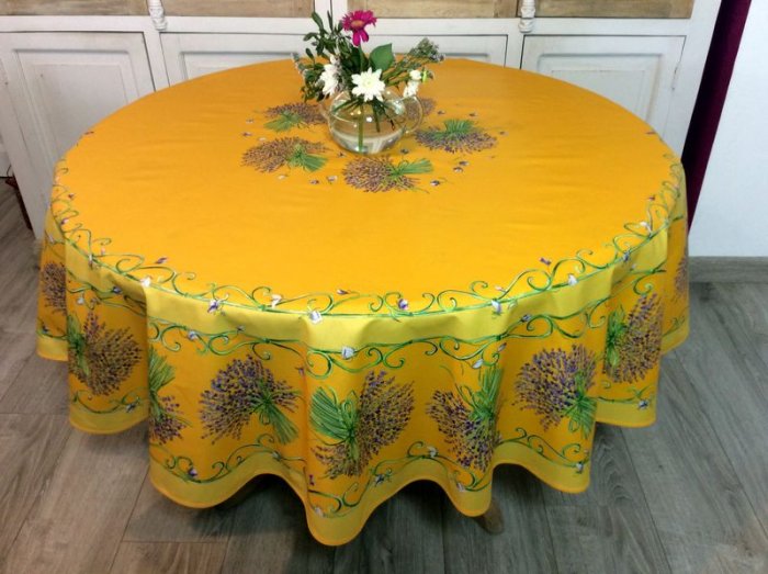 Nappe provençale Bouquets de lavande, centrée, fond jaune ou écru, ronde Ø 180 cm, 100% coton ou coton enduit anti-taches