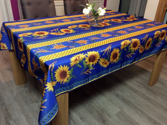 Nappe provençale Tournesols, blé et olives, bleu ou rouge, rectangulaire, 100% polyester anti-taches