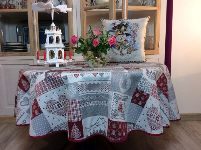 Nappe Messina, Patchwork Scandinave, coeurs sur fond beige, ronde, polycoton jacquard