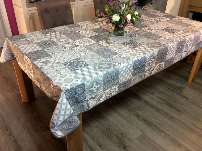 Nappe Azulejos, carreaux de ciment et arabesques, gris, rectangulaire, 100% polyester anti-taches