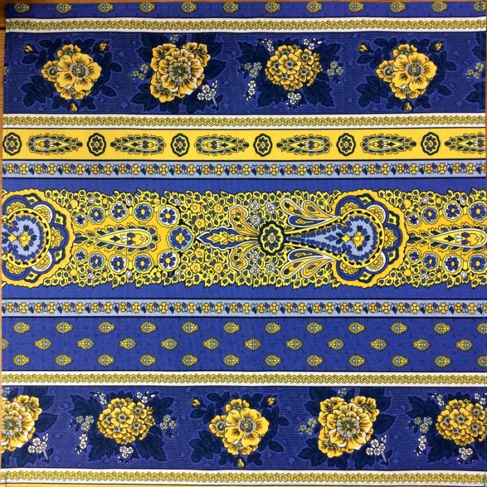 Serviette provençale Bastide,  Bouquets de fleurs, sur fond bleu-blanc, bleu-jaune, rouge ou vert, 45x45 cm, 100% coton