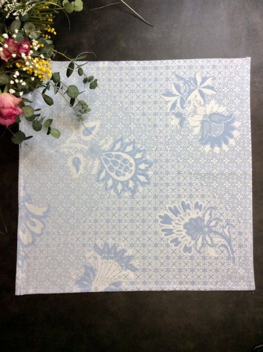 Serviette Ribeauvillé, bleu ou rouge, carrée 52x52 cm, 100% coton Jacquard traité Téflon, déperlant et anti-taches