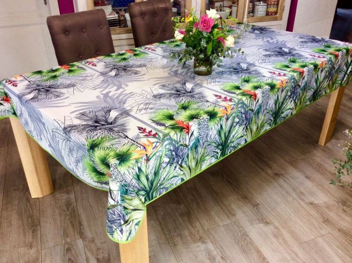 Nappe Oiseaux du Paradis, palmiers, feuilles et fleurs multicolores, sur fond blanc, rectangulaire,100% polyester anti-taches