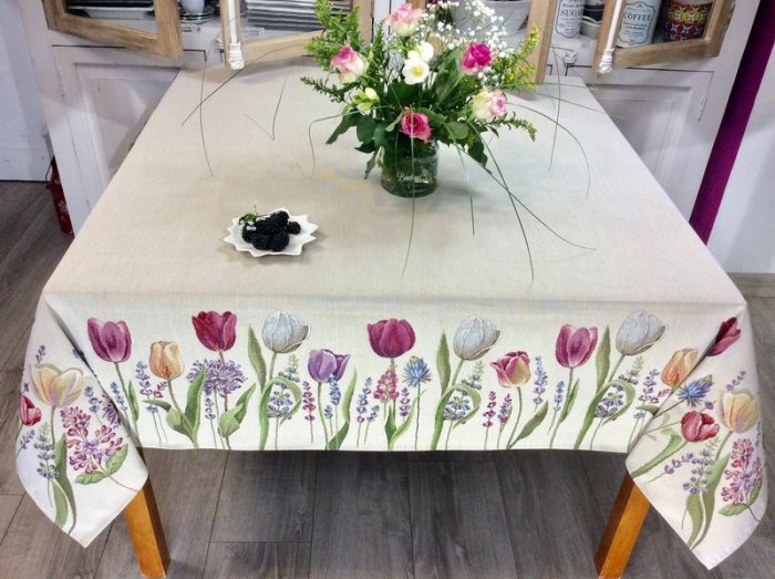 Nappe Florale, Tulipes, fleurs d'ail et lavande, fond beige, carrée 165.x165 cm, polycoton Jacquard