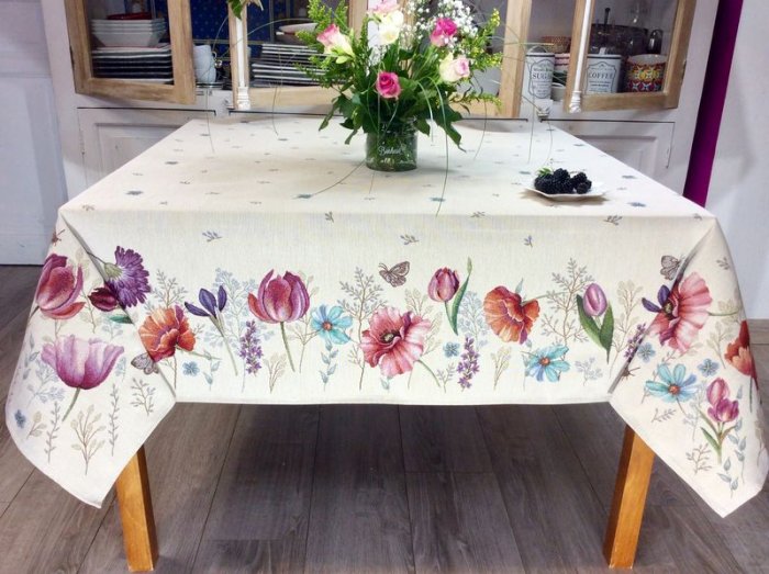 Nappe Florale, coquelicots, tulipes, papillons, fond beige, carrée 165x165 cm, polycoton Jacquard