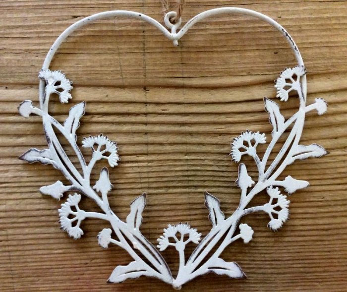 Coeur, feuilles-fleurs, plat, 11x11 cm, métal blanc