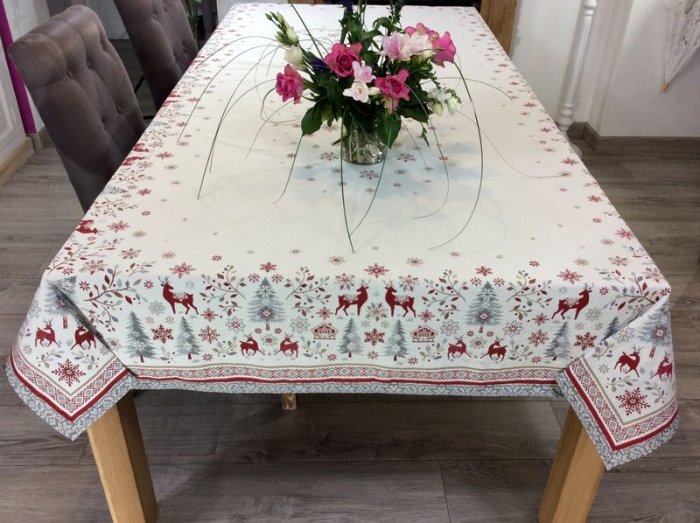 Nappe Montagne Vallée, rennes, sapins, flocons, beige-rouge, beige-rouge-vert ou rouge-blanc, centrée et réversible, rectangulaire 140x260 cm, polycoton jacquard