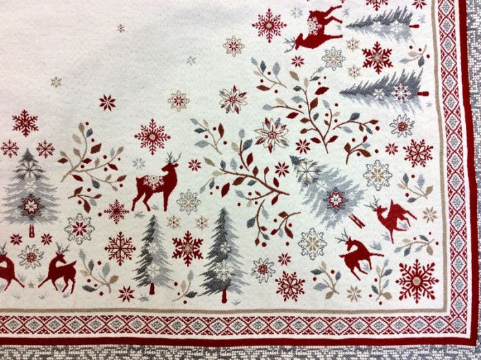 Nappe Montagne Vallée, rennes, sapins, flocons, beige-rouge ou rouge-blanc, centrée et réversible, carrée 140x140 cm, polycoton jacquard 
