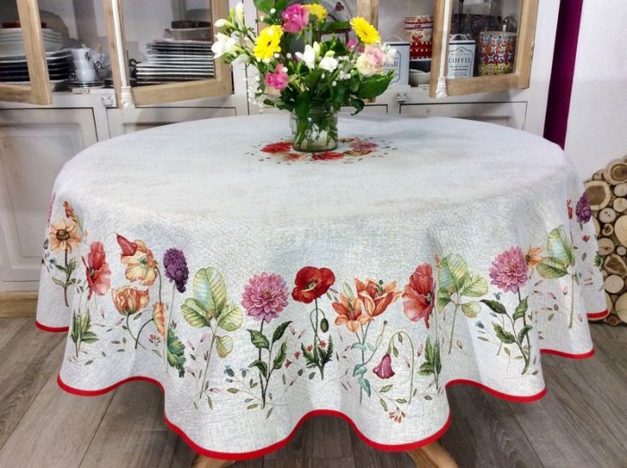 Nappe Fleurie, coquelicots, dahlias, lys, fond beige, centrée, ronde Ø165 cm, polycoton Jacquard