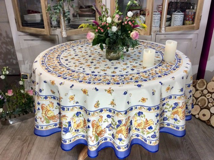 Nappe provençale centrée, Moustiers bleu, sur fond écru, ronde Ø180 cm, 100% polyester anti-taches