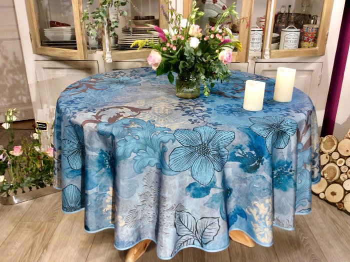 Nappe Venise, fleurs et arabesques vénitiens, sur fond bleu ou marron, ronde Ø 180 cm, 100% polyester anti-taches