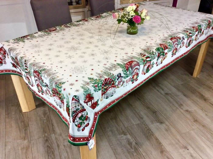 Nappe Montagne, Bal des lutins enchantés, sapins, flocons, beige, rouge, vert, centrée, rectangulaire 140x260 cm, polycoton jacquard