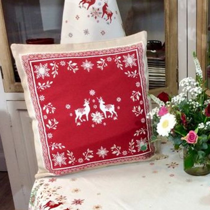 Housse de coussin Montagne, Couple de cerfs, sur fond rouge, carrée 45x45 cm, polycoton jacquard