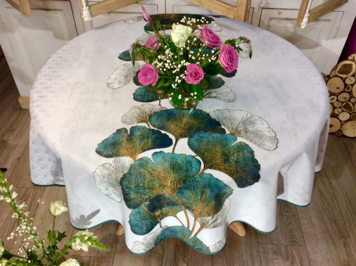 Nappe Souffle de ginkgo, bleu turquoise-dor&eacute;, blanc, fond clair, ronde &Oslash;160 cm, 100% polyester anti-taches