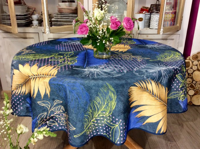 Nappe Souffle de feuilles sur nuit bleut&eacute;e, dor&eacute;, blanc, vert, rose, ronde &Oslash;160 cm, 100% polyester anti-taches