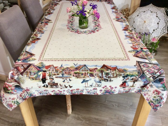 Nappe alsacienne, Kaysersberg, cigognes, fillette alsacienne, maisons &agrave; colombage, vignoble, centr&eacute;e, rectangulaire, polycoton jacquard