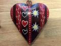 Coeur rouge bombé et décoré d'édelweiss, métal, 16x16x4 cm et 9x9x1,5 cm