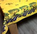 Nappe provençale, Oliviers et lavande, fond jaune ou bleu, rectangulaire 100% polyester anti-taches