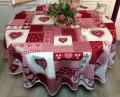 Nappe Arezzo, Montagne, patchwork coeurs-carreaux et fleurs, rouge-beige, ronde, polycoton jacquard réversible