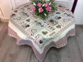 Nappe Patchwork bordurée Vichy rouge, coeurs et carreaux, centrée sur fond beige, carrée 140x140cm, polycoton jacquard