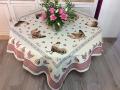 Nappe Poules et coqs Vichy, centrée, sur fond beige, carrée, polycoton jacquard