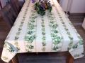 Nappe provençale Maussane, linéaire sur fond écru, rectangulaire, 100% coton et coton enduit anti-taches