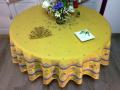 Nappe provençale Baucaire, bouquets de fleurs, centrée, fond écru ou jaune, ronde Ø 180 cm, 100% coton ou coton enduit anti-taches