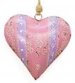 Coeur rose-violet, bombé et décoré arabesques blancs, métal, 11x11x3 cm