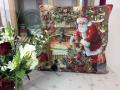 Housse de coussin Noël, Santa Claus devant la cheminée, fond beige, carrée 45x45 cm, polycoton jacquard