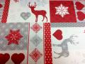 Nappe Noël Patchwork, cerfs, coeurs et flocons de neige, gris-rouge, rectangulaire 150x240 cm, 100% polyester anti-taches