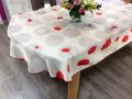 Nappe provençale Coquelicots et cercles gris, sur un fond écru, ovale, 150x240 cm, 100% polyester anti-taches