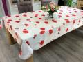  Nappe provençale Coquelicots et papillons rouges, sur un fond beige, rectangulaire, 100% polyester anti-taches