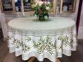 Nappe provençale Nyons, bouquets et couronne d'olives, centrée, vert ou bleu, ronde Ø 180 cm, 100% coton