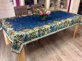 Nappe Feuillage multicolore, centrée, sur fond blanc ou bleu, rectangulaire 145x250 cm, polycoton jacquard 