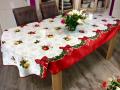 Nappe Boules de Noël, cloches et guirlande, blanc-rouge, ovale 150x240 cm, 100% polyester anti-taches