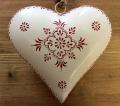 Coeur blanc, bombé et décoré d'arabesques rouges, 27x27x7 cm, métal