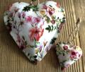 Coeur Bouquet de fleurs, sur fond blanc, bombé, métal