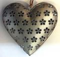 Coeur gris argenté ou gris anthracite, bombé, vieilli et ajouré fleurs, métal