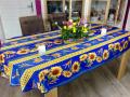 Nappe provençale Tournesols, blé et olives, bleu ou rouge, ovale 150x240 cm, 100% polyester anti-taches