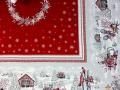 Nappe Montagne, Savoie, chalets, sapins, édelweiss, rouge ou grise, centrée, carrée 145x145 cm, polycoton jacquard 