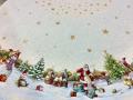 Nappe Père Noël et ses lutins, bonhomme de neige, étoiles dorées, cadeaux, sapins, beige-gris, blanc, vert, ronde Ø 165 cm, polycoton jacquard
