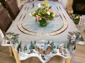 Nappe hivernale, village de Dickens, chalets, sapins, neige, flocons, cloches, centrée, ovale 160x250 cm, polycoton jacquard