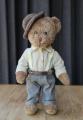 Peluche ourson, le Cubain, chapeau, brun foncé, 33 cm, polyester