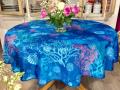 Nappe Jardin corallien, coquillage, m&eacute;duses, blanc, rose, sur un fond bleu profond, ronde &Oslash;160 cm, 100% polyester anti-taches