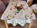 Nappe proven&ccedil;ale, Olives Provence-Alpes, sur fond blanc, ovale 150x240 cm, 100% polyester anti-taches