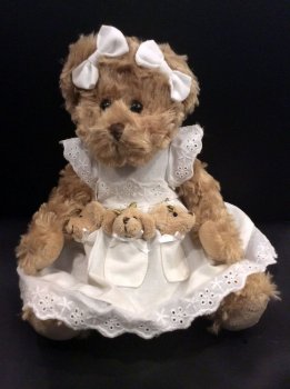 Peluche oursonne et ses chiots, robe blanche en dentelles, 30 cm