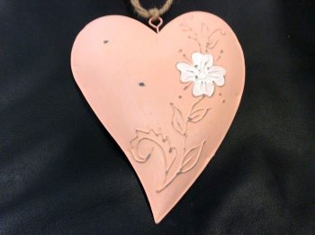 Coeur Rose, fleur blanche, métal