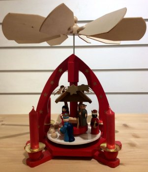 Pyramide Crèche étoiles dorées, bois rouge, 25x21x16 cm