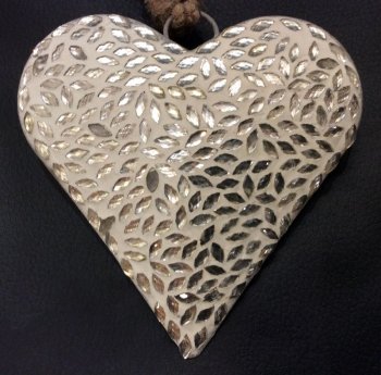 Coeur Strass argenté sur fond blanc, métal